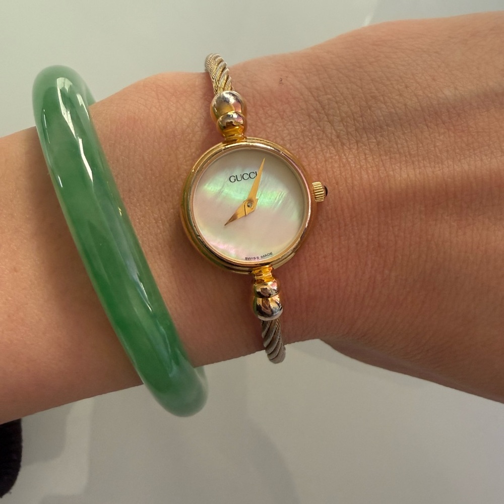 gucci 2700.2L women’s watch in gold/mixed metals.